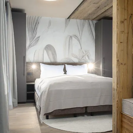 Апартаменти Carpe Solem 4 *