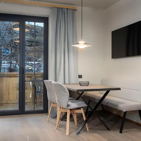 Апартаменти Carpe Solem 4 *